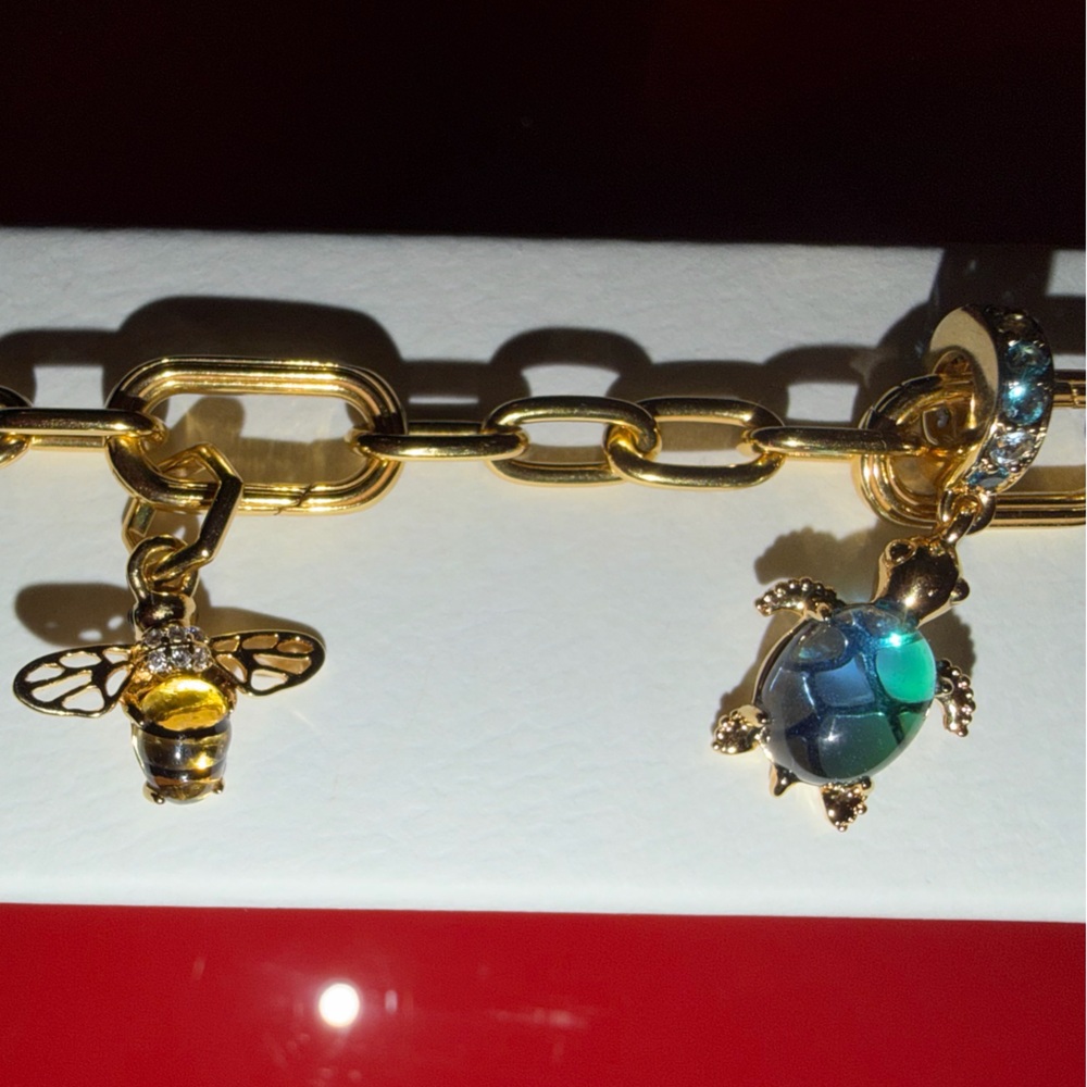 ✨ Authentic Pandora 8” Gold Link Charm Bracelet w/ Bee & Turtle Charms 💛 - Picture 15 of 15